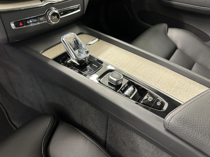 Volvo XC60 B4 AWD INSCRIPTION REZERVACE