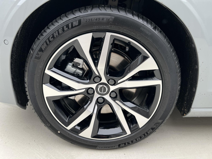 Volvo V60 B4 DARK PLUS