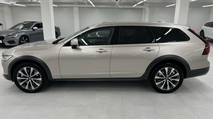 Volvo V90 CROSS COUNTRY B4 AWD REZERVACE