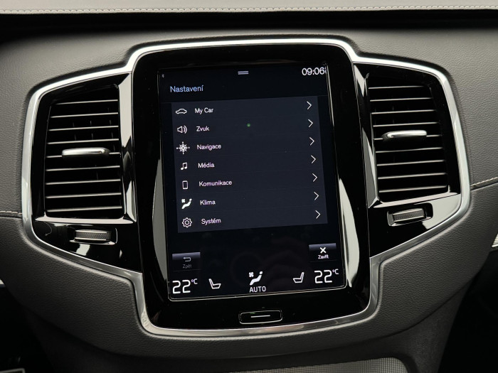 Volvo XC90 B5 AWD R-DESIGN REZERVACE