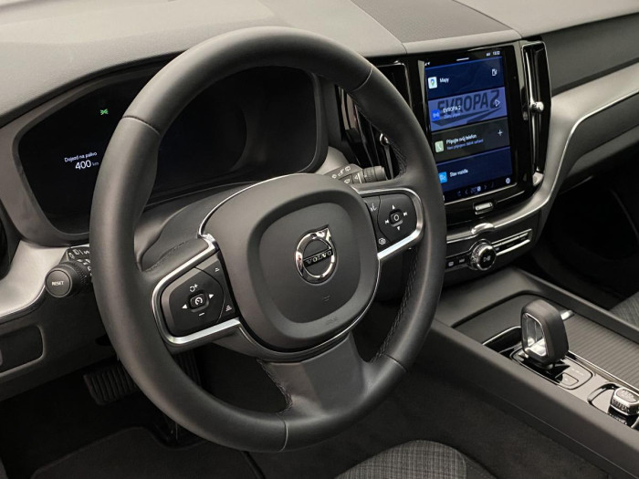 Volvo XC60 B4 MOMENTUM PRO AUT REZERVACE 2.0 Momentum