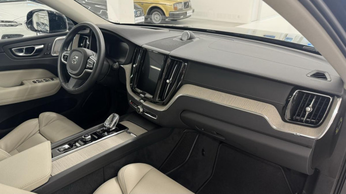 Volvo XC60 B5 AWD INSCRIPTION REZERVACE