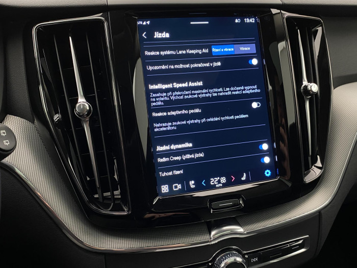 Volvo XC60 T6 AWD PLUG-IN REZERVACE