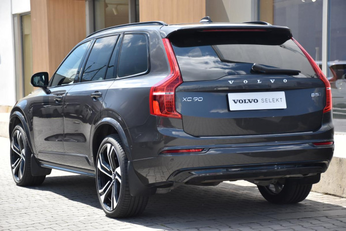 Volvo XC90 B5 AWD ULTIMATE 7M REZERVACE