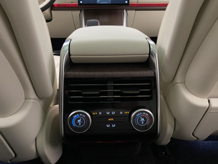 Land Rover Range Rover P550e AUTOBIOGRAPHY SWB