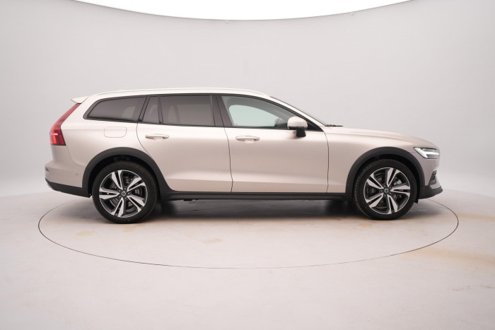 Volvo V60 CC B5 AWD PLUS AUT 1.maj.