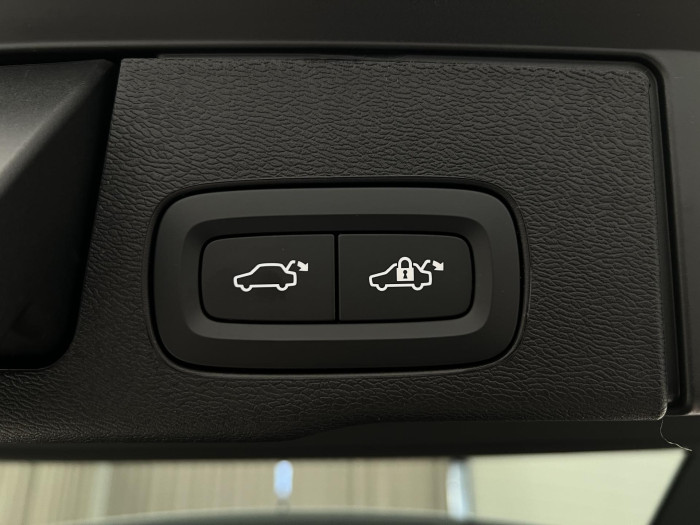 Volvo XC60 B5 AWD PLUS DARK AUT 1.maj.