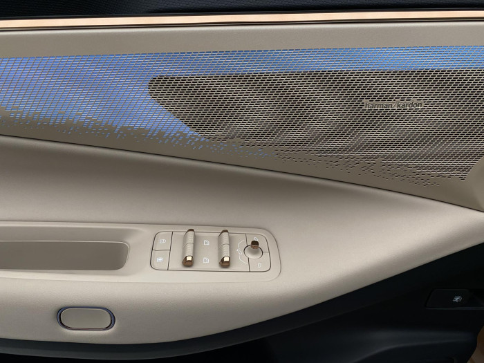 Lynk & Co 08 MORE PHEV