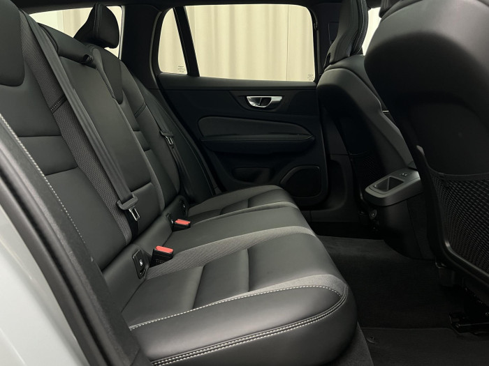 Volvo V60 B4 PLUS DARK AUT 1.maj.