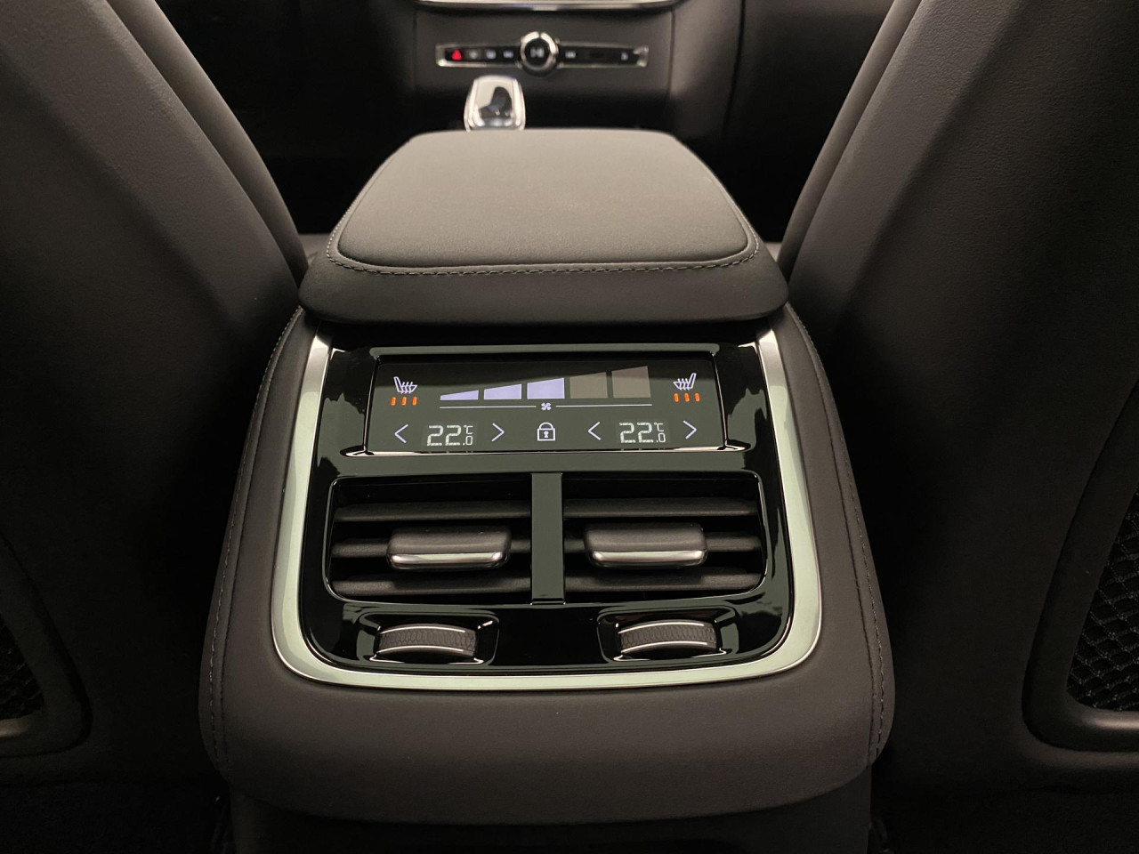 Volvo XC90 T8 AWD RECHARGE DARK ULTRA 7