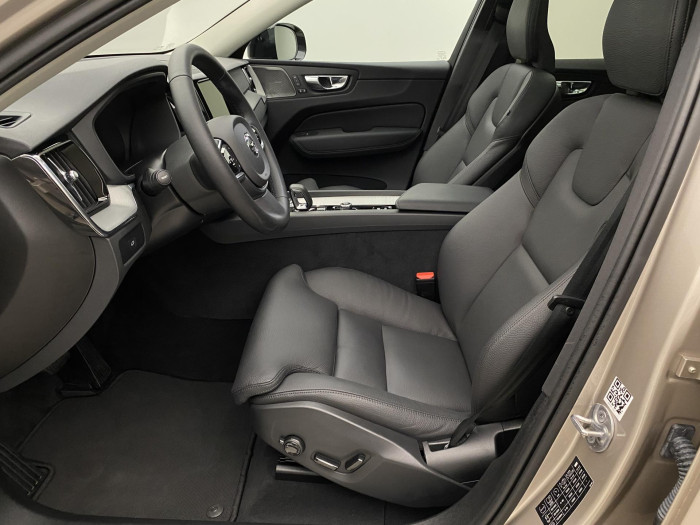 Volvo XC60 B5 AWD PLUS DARK AUT 1.maj