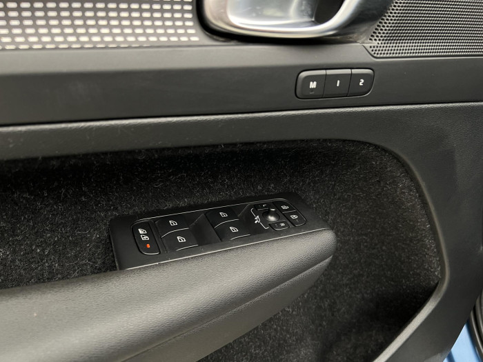 Volvo XC40 D4 AWD R-DESIGN AUT CZ 2.0 d