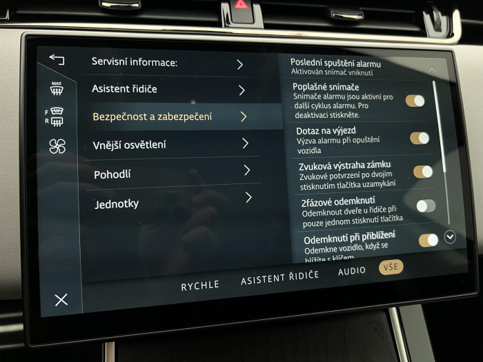 Land Rover Range Rover Evoque P250 DYNAMIC SE AWD AUT CZ 2.0 Dynamic SE