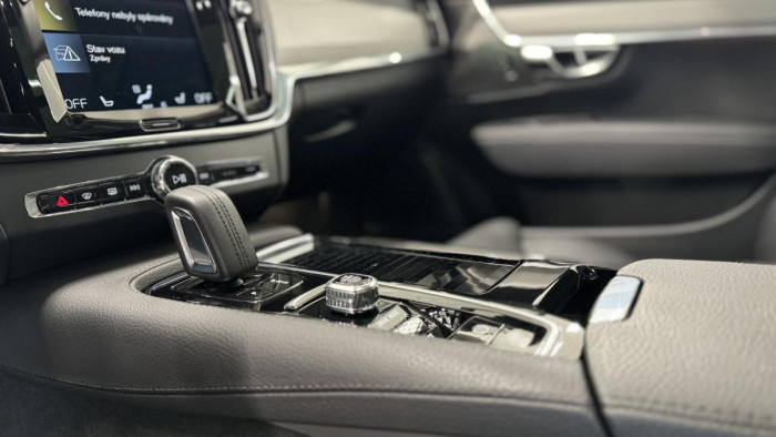 Volvo V90 T6 RECHARGE AWD REZERVACE