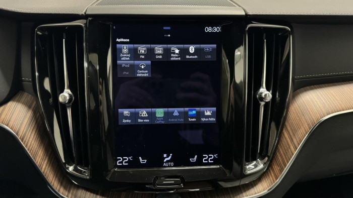Volvo XC60 B6 AWD INSCRIPTION REZERVACE