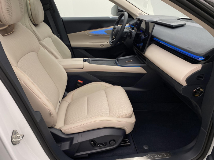 Lynk & Co 08 MORE PHEV